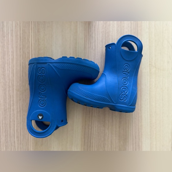 Crocs “Handle it Rain” rainboots blue or pink - Picture 7 of 11